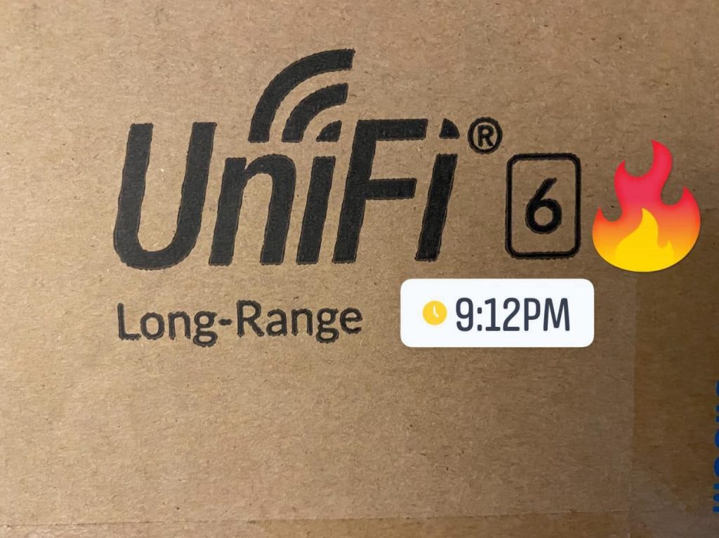 bộ phát wifi 6 UniFi U6 Long-Range (U6-LR) với hình ảnh model trên vỏ hộp