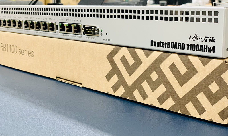 Thiết bị cân bằng tải Router MikroTik RB1100AHx4 Dude Edition