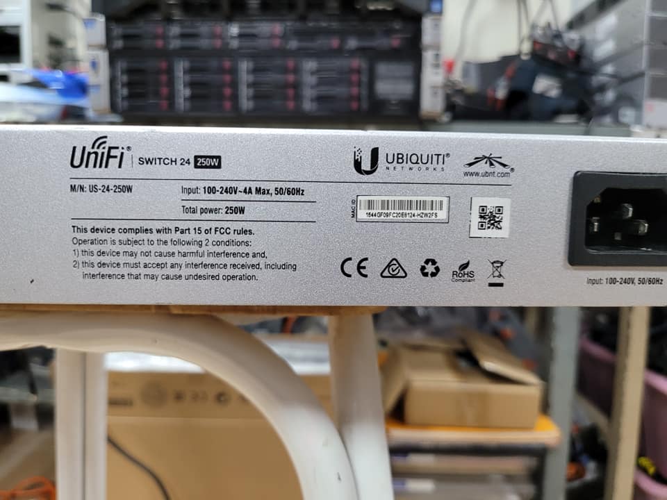 UniFi Switch 24 250W (US-24-250W) mặt sau của thiết bị